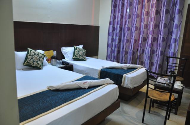 Hotel Oyo Repose Near Gurudwara Shri Bangla Sahib New Delhi